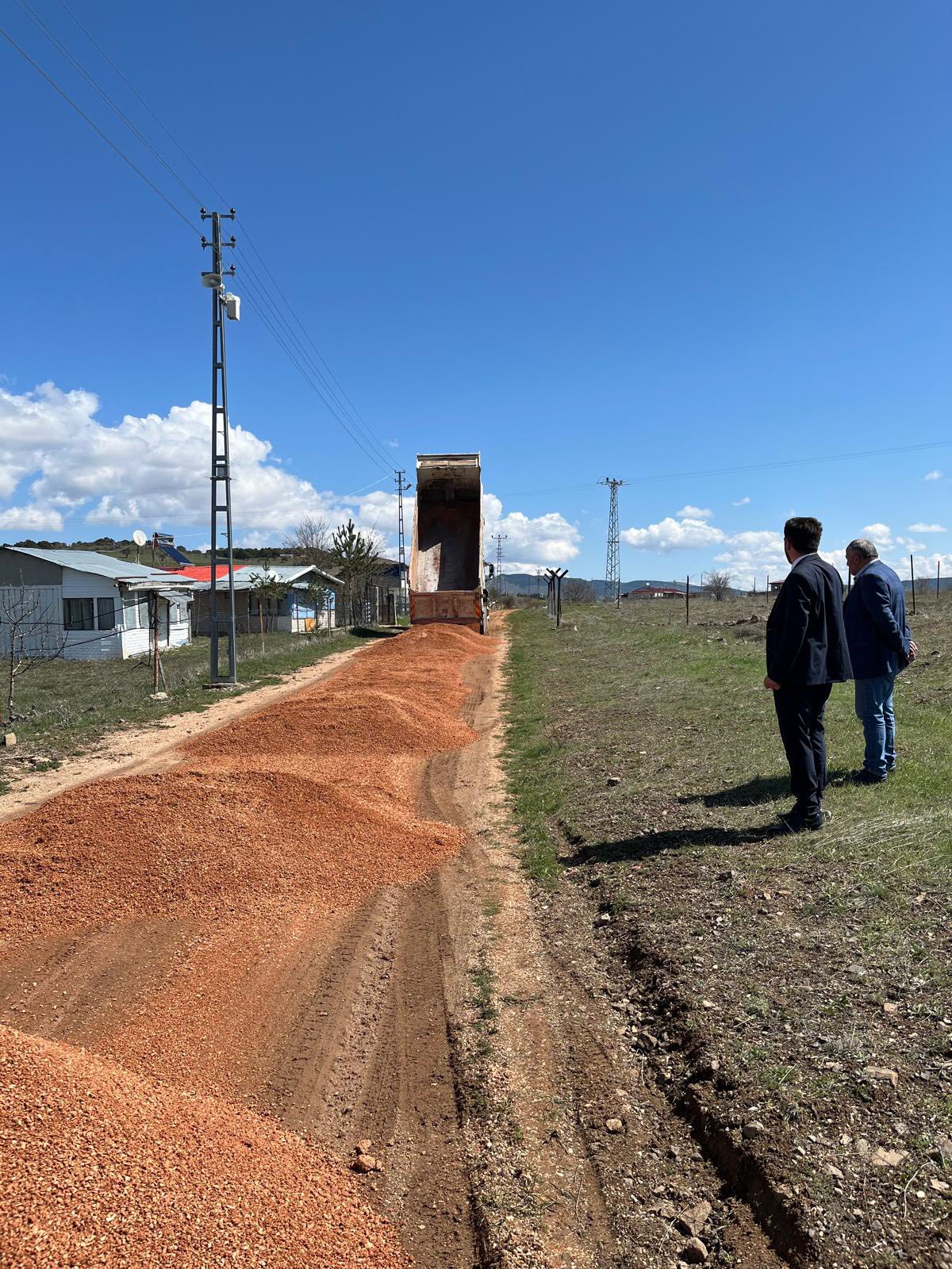 AKYAZI CADDEMİZİN KUMLAMA ÇALIŞMALARI DEVAM EDİYOR