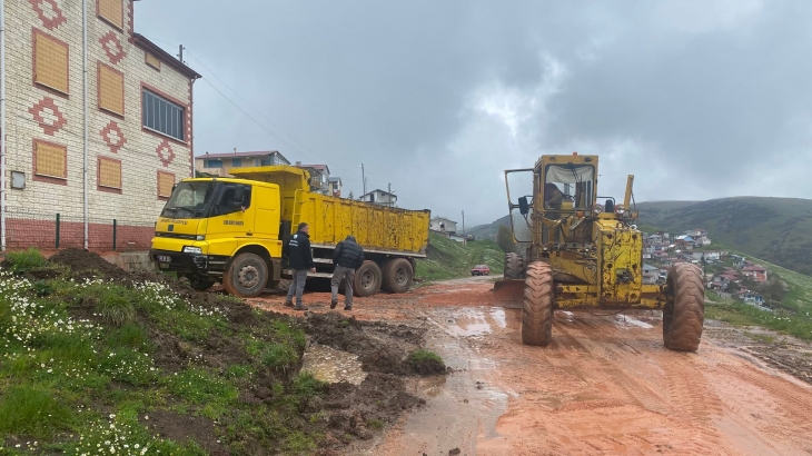 ARAZİ YOLLARIMIZDA BAKIM ÇALIŞMASI YAPILDI
