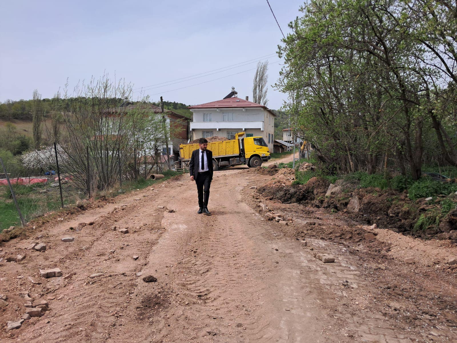PARKE ÇALIŞMALARI DEVAM EDECEKTİR.